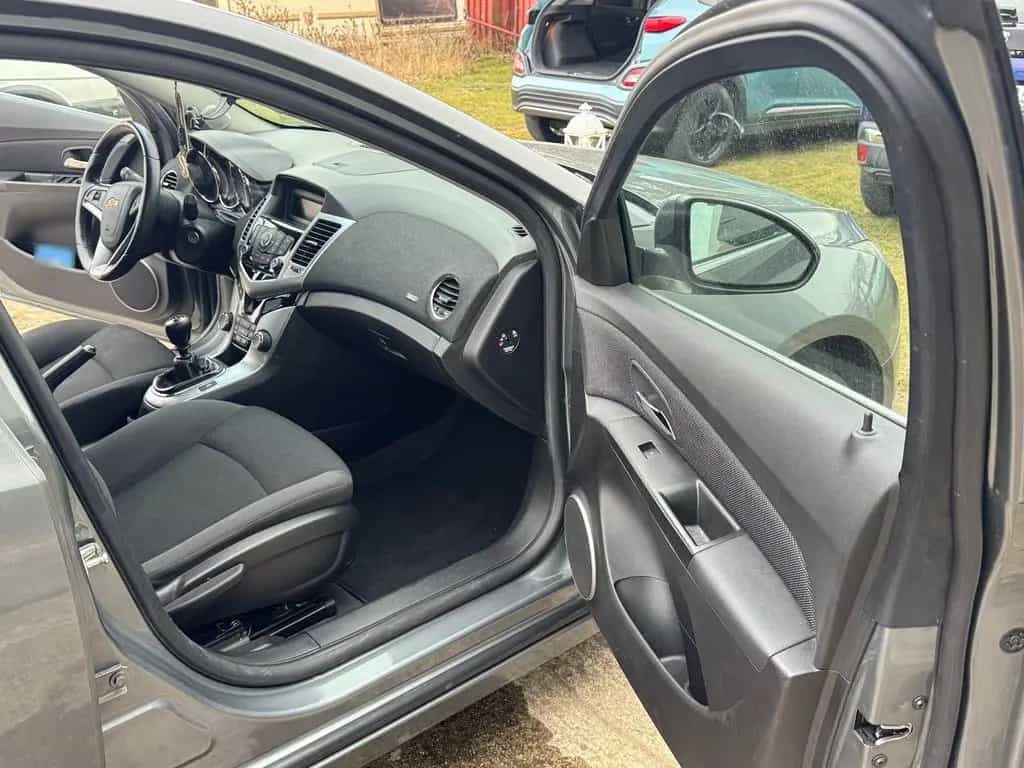 Chevrolet Cruze 1.8 LT | TÜV 2027 | ZAHNRI... 02/2012-photo-13