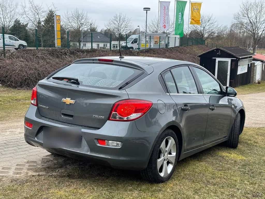 Chevrolet Cruze 1.8 LT | TÜV 2027 | ZAHNRI... 02/2012-photo-1