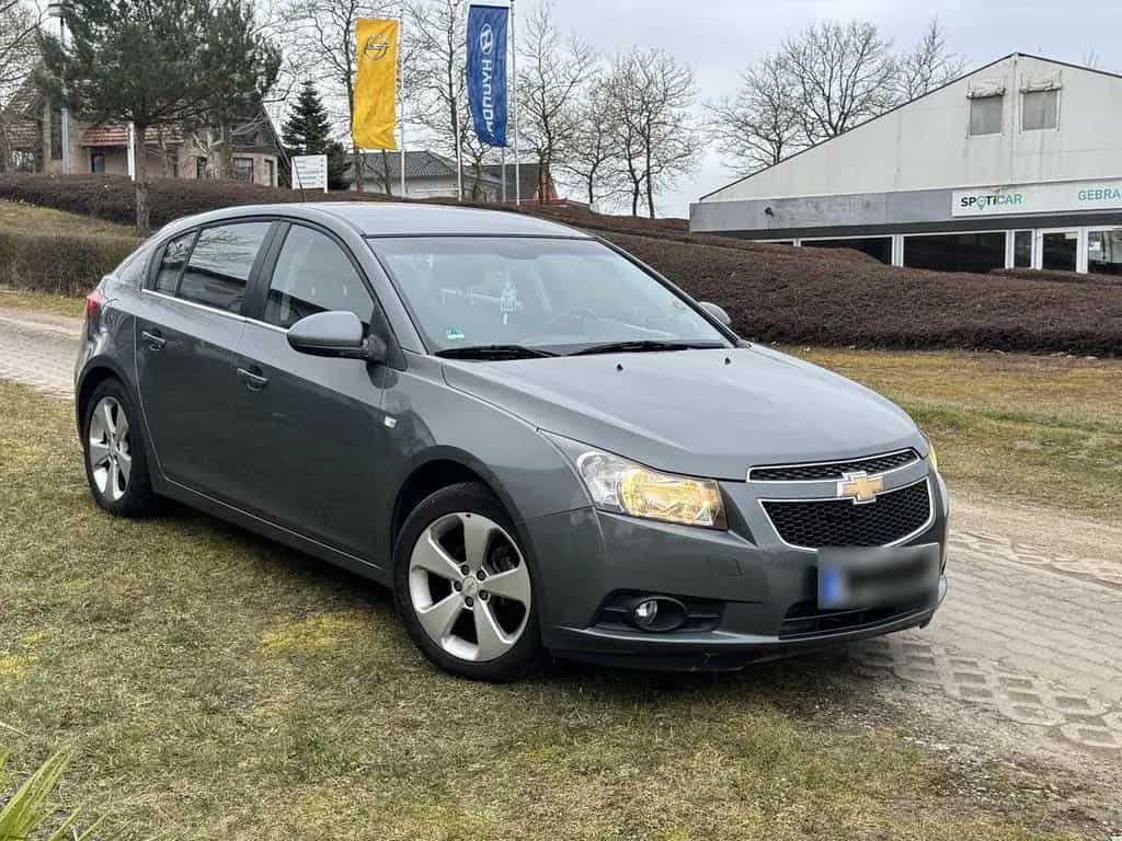 Chevrolet Cruze 1.8 LT | TÜV 2027 | ZAHNRI... 02/2012-photo-2