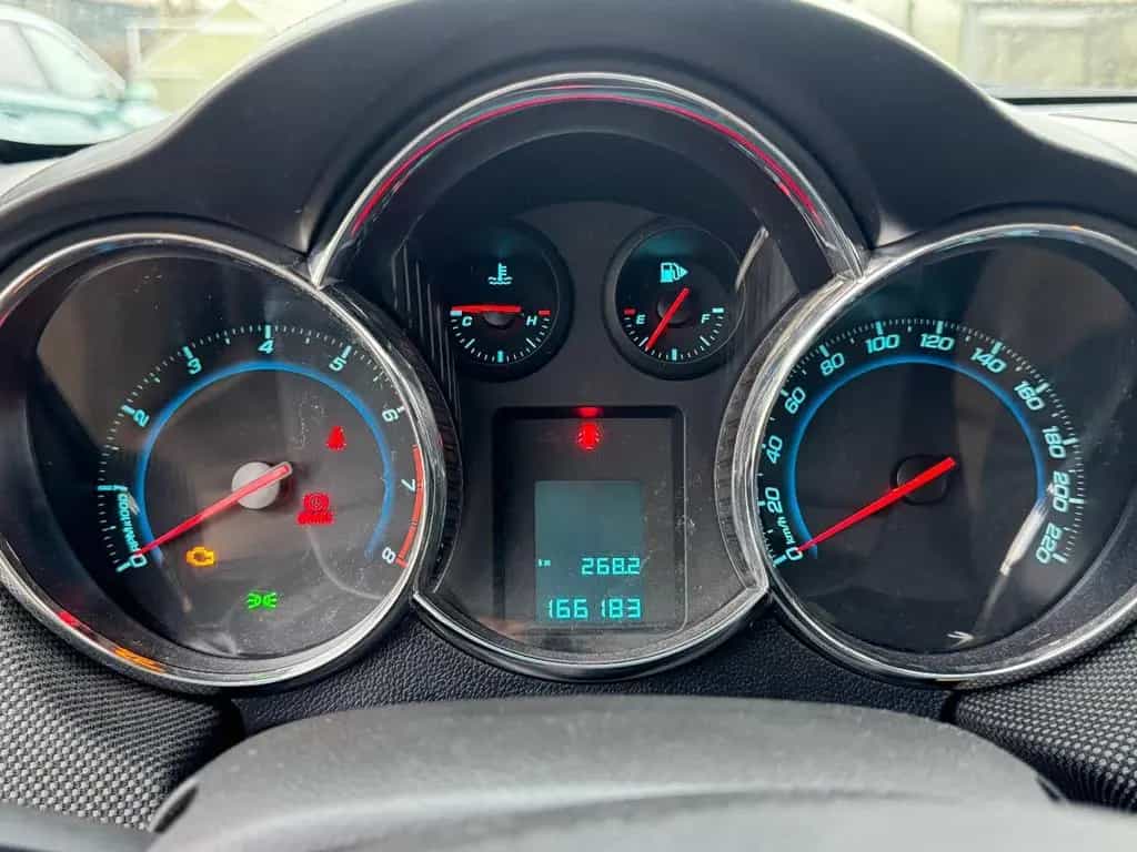 Chevrolet Cruze 1.8 LT | TÜV 2027 | ZAHNRI... 02/2012-photo-5