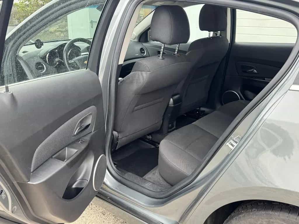 Chevrolet Cruze 1.8 LT | TÜV 2027 | ZAHNRI... 02/2012-photo-7