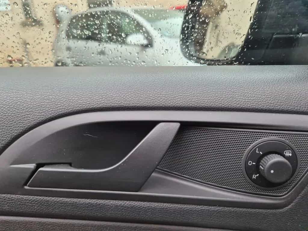 Skoda Yeti Active -- 1.HAND -- PDC -- SITZHEIZUNG -- 04/2015-photo-12