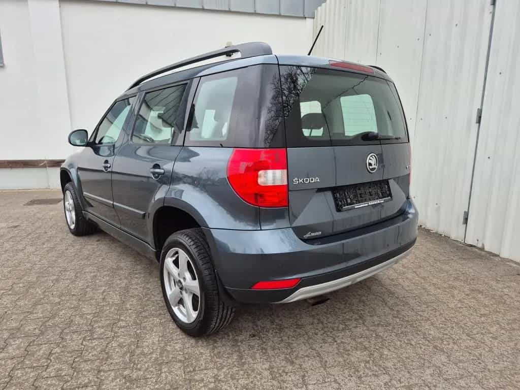 Skoda Yeti Active -- 1.HAND -- PDC -- SITZHEIZUNG -- 04/2015-photo-2