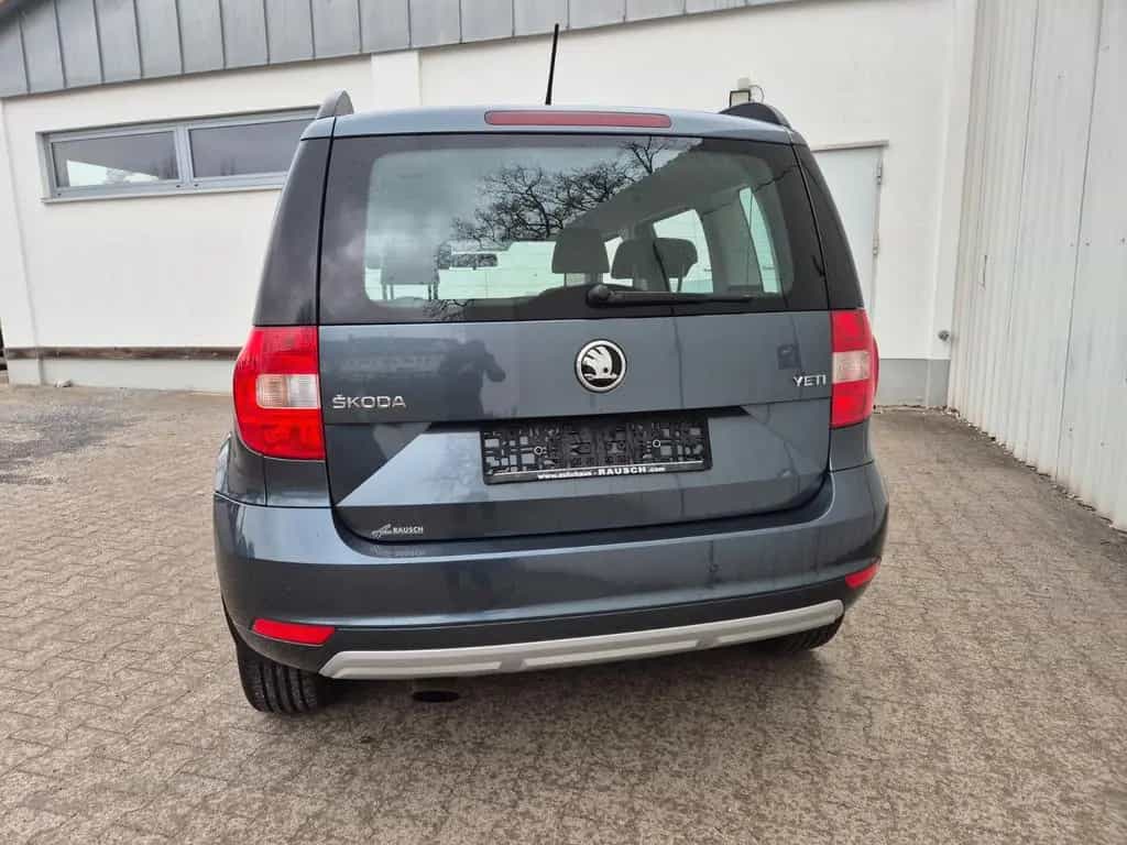 Skoda Yeti Active -- 1.HAND -- PDC -- SITZHEIZUNG -- 04/2015-photo-3