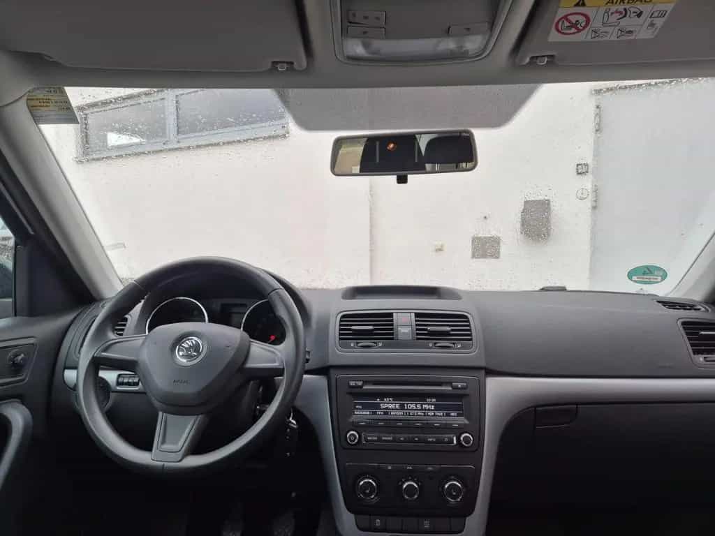 Skoda Yeti Active -- 1.HAND -- PDC -- SITZHEIZUNG -- 04/2015-photo-8