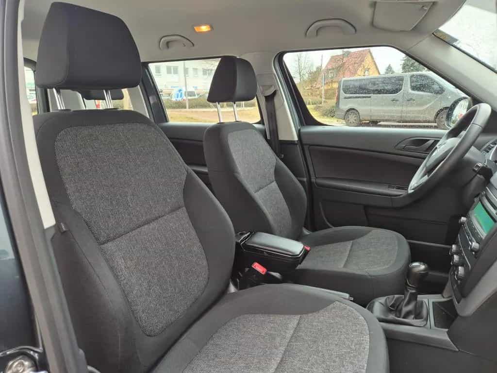Skoda Yeti Active -- 1.HAND -- PDC -- SITZHEIZUNG -- 04/2015-photo-9