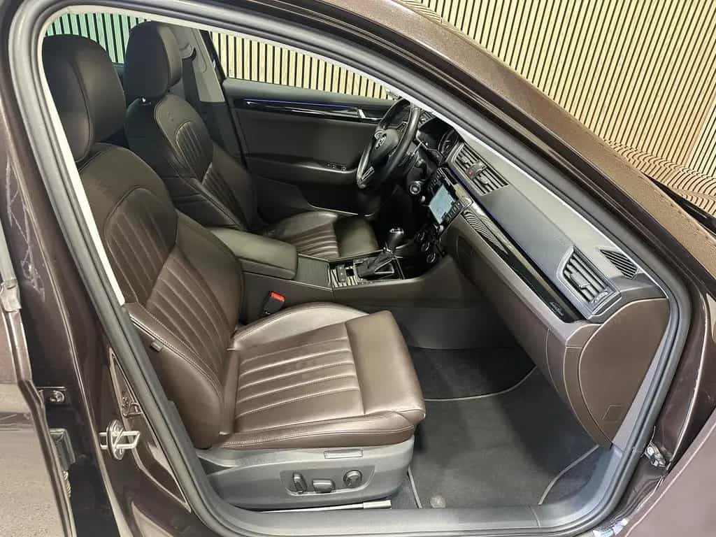 Skoda Superb 1.8 TSI DSG Laurin Klement Bi-XENON|AHK|L 06/2016-photo-10