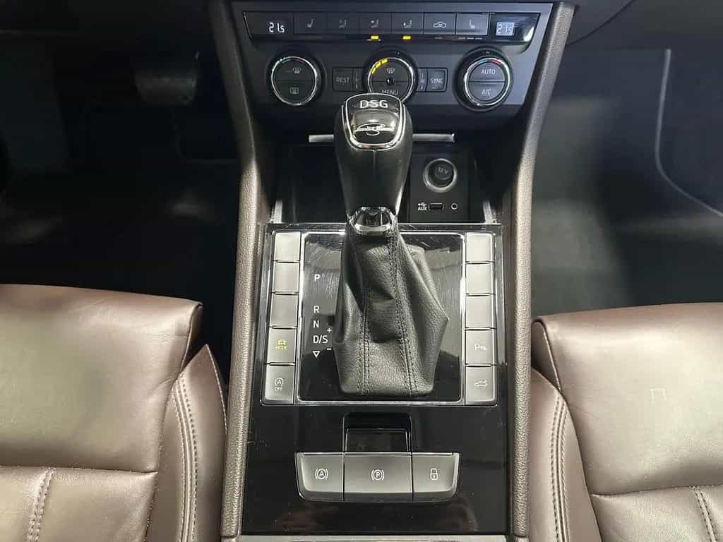 Skoda Superb 1.8 TSI DSG Laurin Klement Bi-XENON|AHK|L 06/2016-photo-17