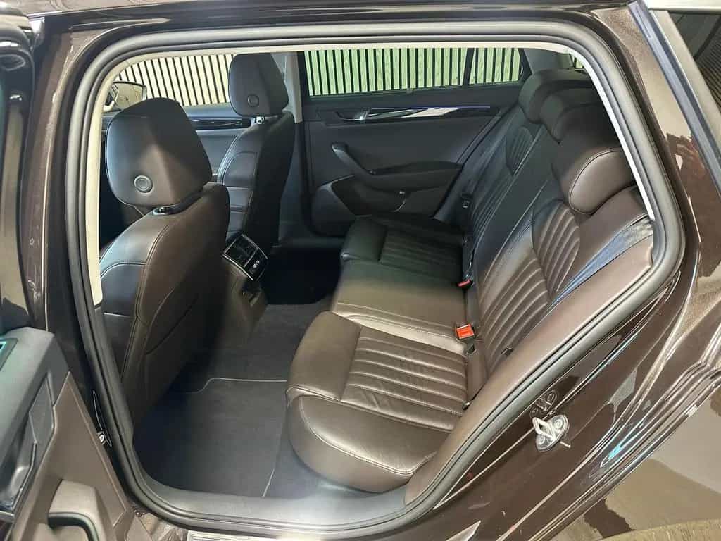Skoda Superb 1.8 TSI DSG Laurin Klement Bi-XENON|AHK|L 06/2016-photo-19