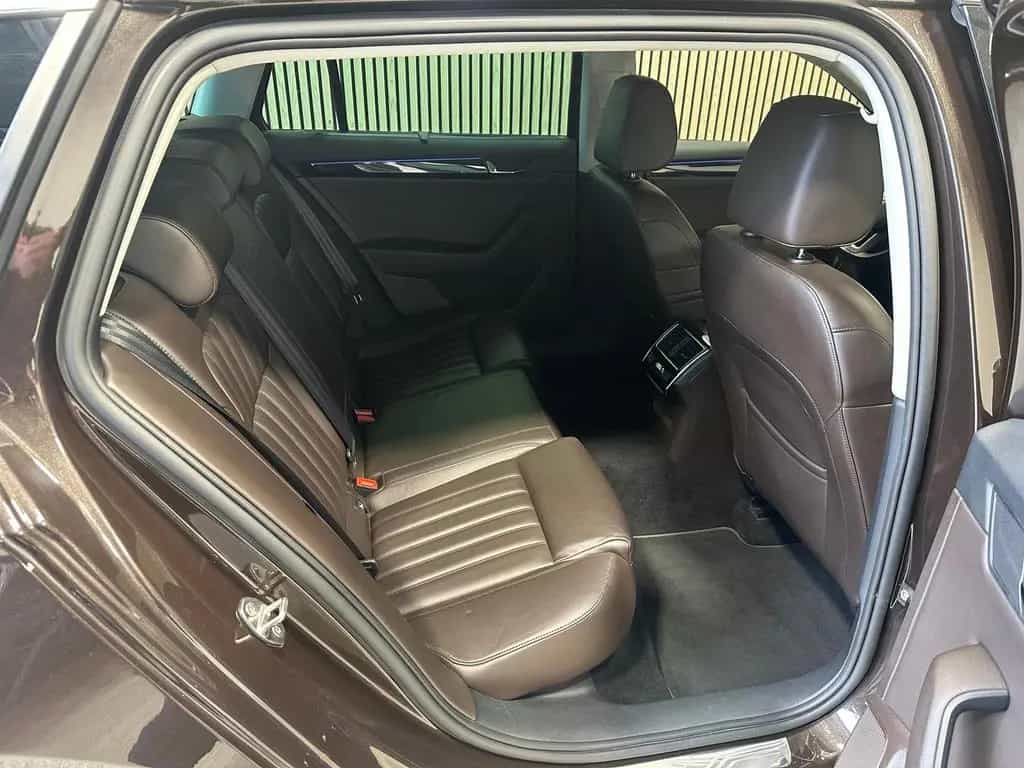 Skoda Superb 1.8 TSI DSG Laurin Klement Bi-XENON|AHK|L 06/2016-photo-20