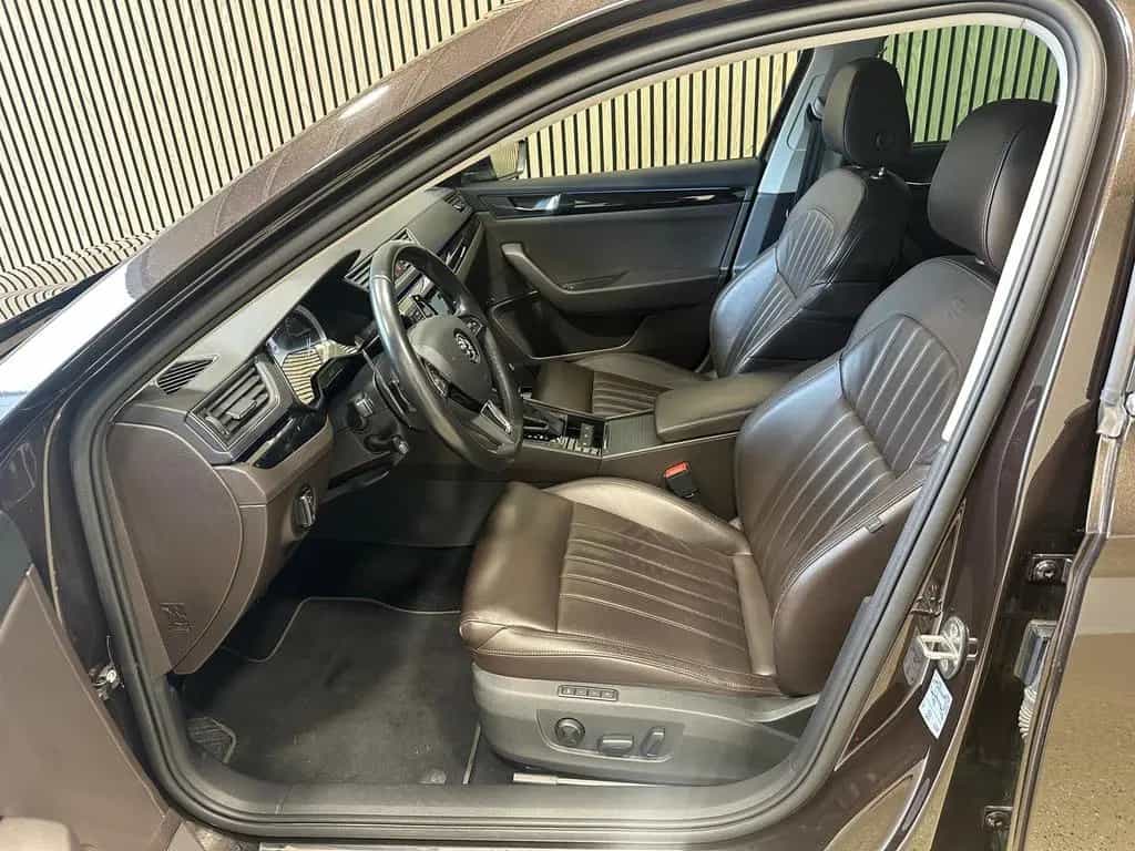 Skoda Superb 1.8 TSI DSG Laurin Klement Bi-XENON|AHK|L 06/2016-photo-4