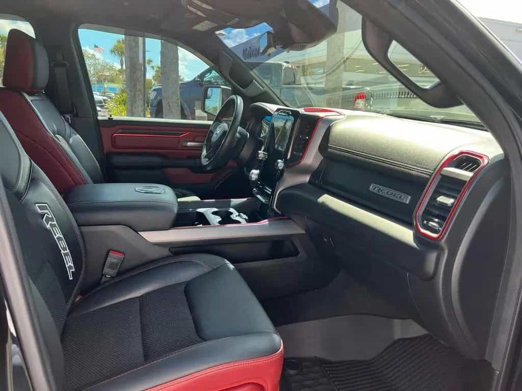 Dodge RAM Rebel 1500 4x4 CrewCab unfallfrei im Vorlauf 07/2023-photo-18