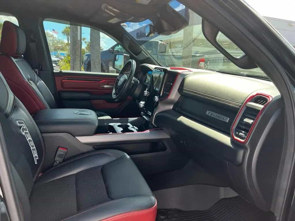 Dodge RAM Rebel 1500 4x4 CrewCab unfallfrei im Vorlauf 07/2023-photo-29