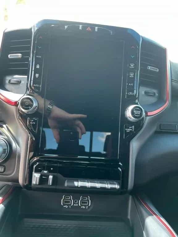 Dodge RAM Rebel 1500 4x4 CrewCab unfallfrei im Vorlauf 07/2023-photo-31