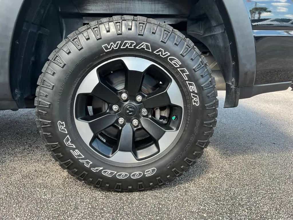 Dodge RAM Rebel 1500 4x4 CrewCab unfallfrei im Vorlauf 07/2023-photo-39
