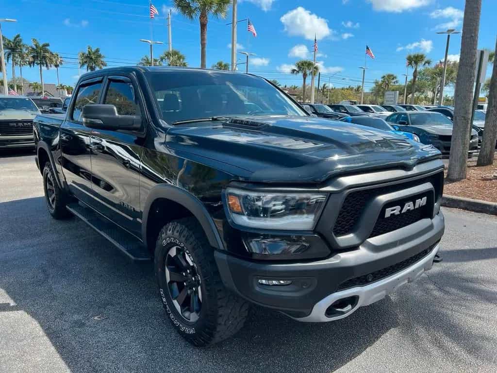 Dodge RAM Rebel 1500 4x4 CrewCab unfallfrei im Vorlauf 07/2023-photo-4