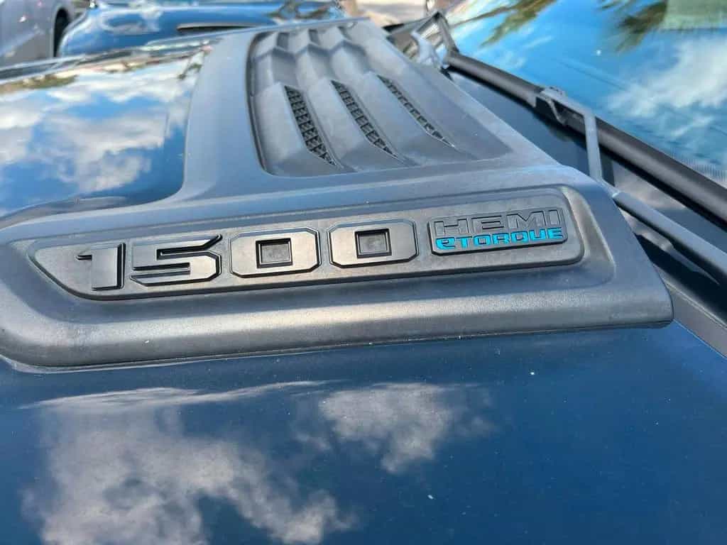 Dodge RAM Rebel 1500 4x4 CrewCab unfallfrei im Vorlauf 07/2023-photo-5