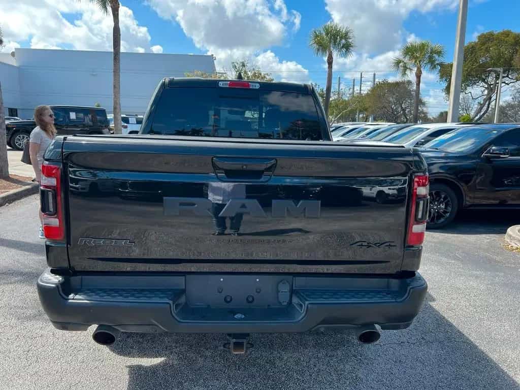 Dodge RAM Rebel 1500 4x4 CrewCab unfallfrei im Vorlauf 07/2023-photo-9