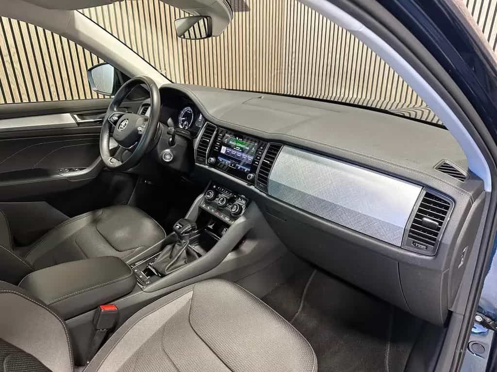 Skoda Kodiaq 2.0 TSI 4x4 DSG Tour LED|PANO|AHK|19Z 09/2022-photo-8
