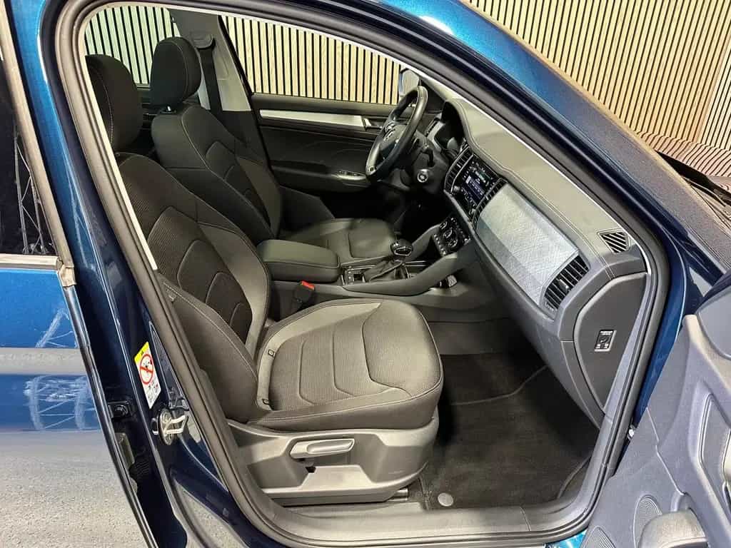 Skoda Kodiaq 2.0 TSI 4x4 DSG Tour LED|PANO|AHK|19Z 09/2022-photo-9
