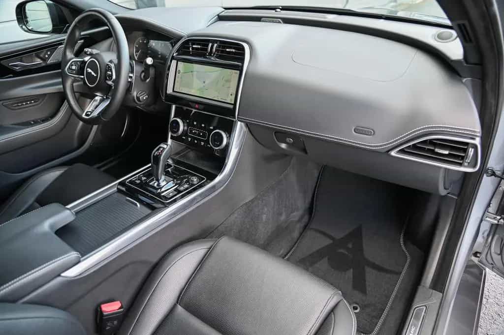 Jaguar XE P250 Edition R-Dynamic Black Pack* Meridian* 06/2023-photo-10