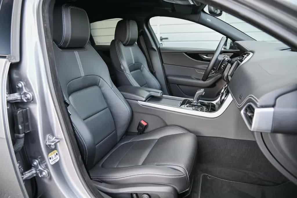 Jaguar XE P250 Edition R-Dynamic Black Pack* Meridian* 06/2023-photo-12