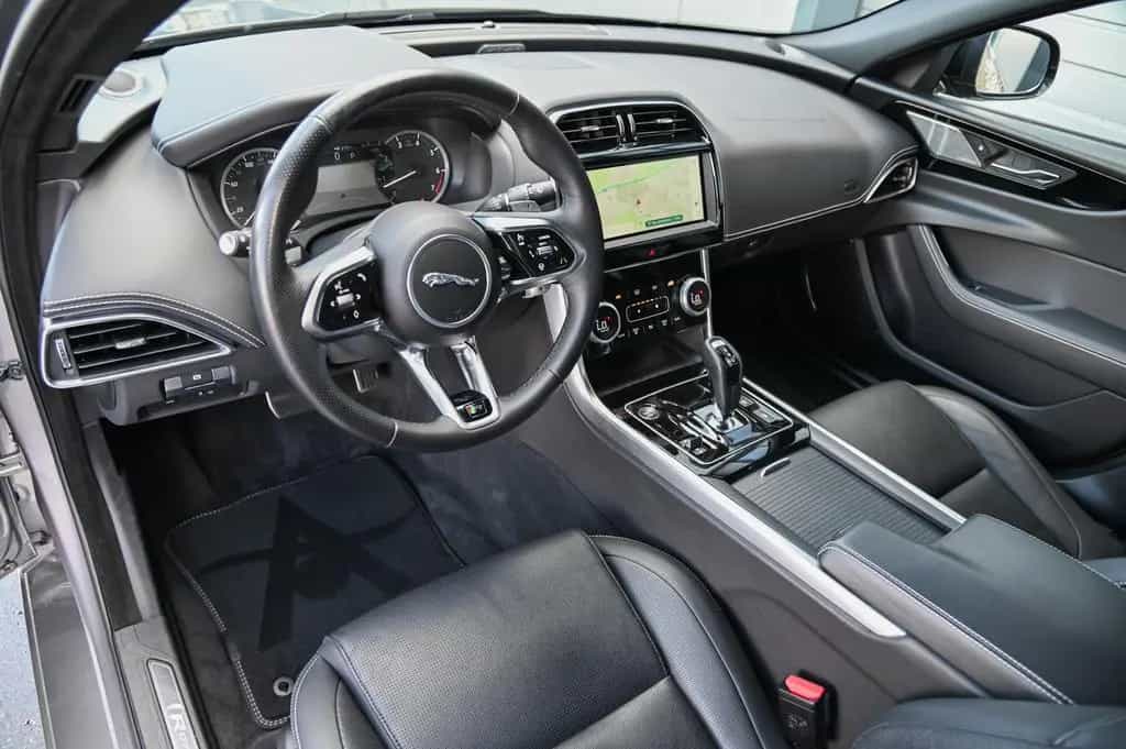 Jaguar XE P250 Edition R-Dynamic Black Pack* Meridian* 06/2023-photo-8