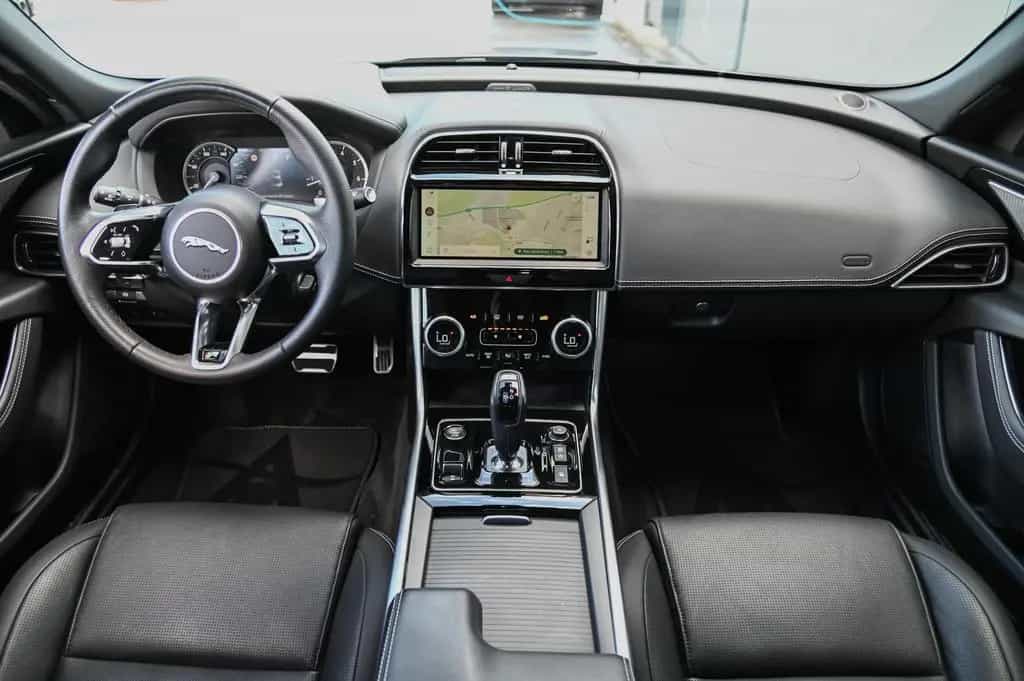Jaguar XE P250 Edition R-Dynamic Black Pack* Meridian* 06/2023-photo-9