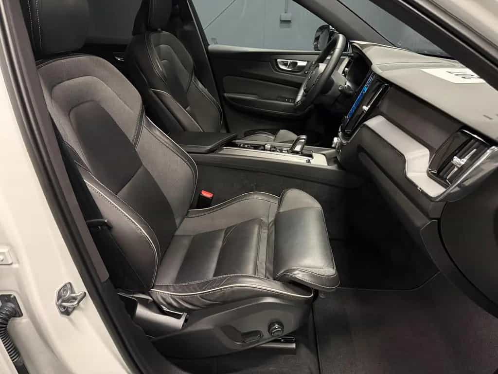 Volvo XC60 R-Design AWD *AHK*360*Standhzg*HIFI* 11/2021-photo-8