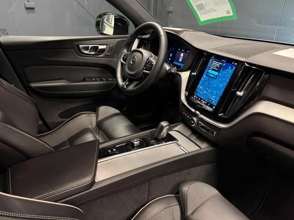 Volvo XC60 R-Design AWD *AHK*360*Standhzg*HIFI* 11/2021-photo-9