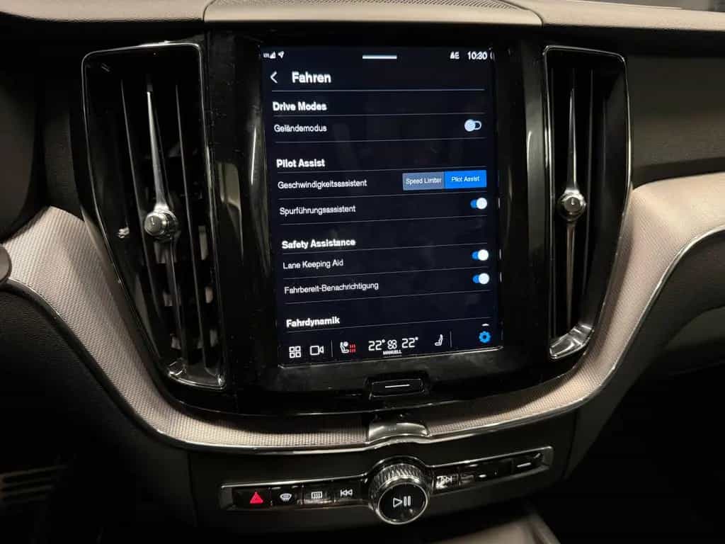 Volvo XC60 R-Design AWD *AHK*360*Standhzg*HIFI* 11/2021-photo-17