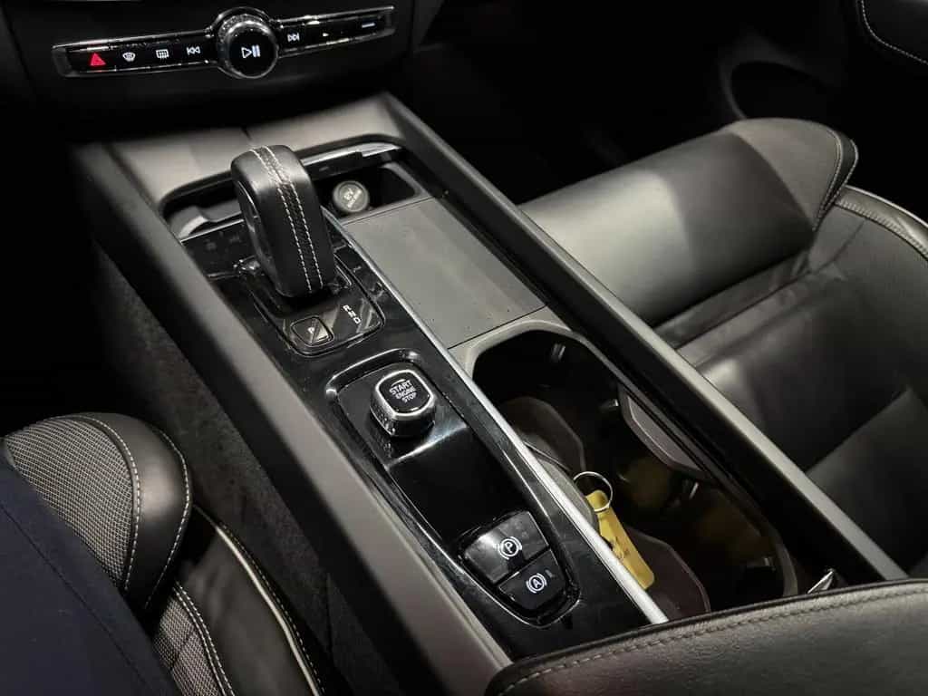 Volvo XC60 R-Design AWD *AHK*360*Standhzg*HIFI* 11/2021-photo-18