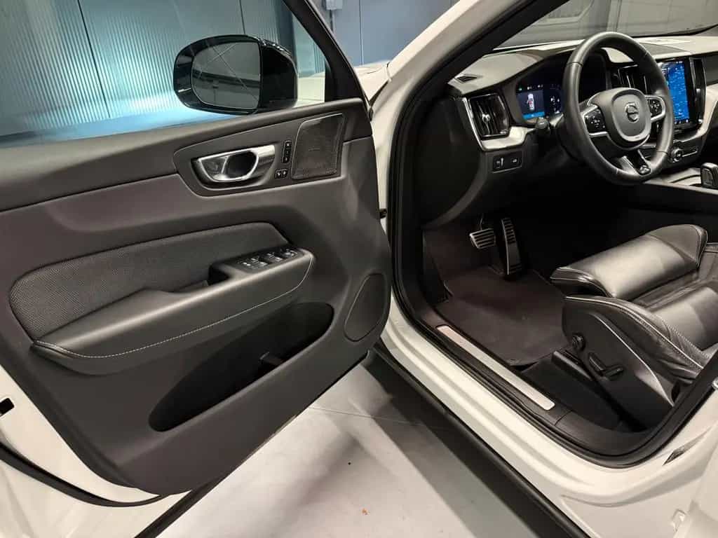 Volvo XC60 R-Design AWD *AHK*360*Standhzg*HIFI* 11/2021-photo-20