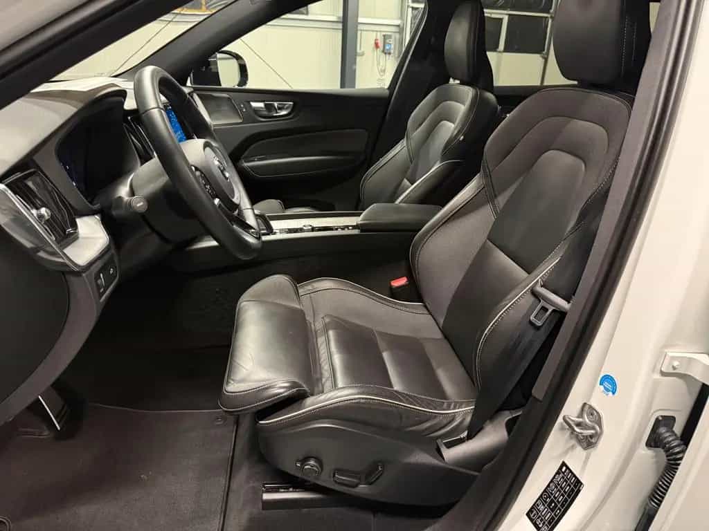 Volvo XC60 R-Design AWD *AHK*360*Standhzg*HIFI* 11/2021-photo-24