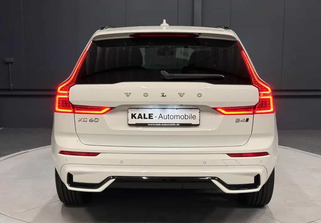 Volvo XC60 R-Design AWD *AHK*360*Standhzg*HIFI* 11/2021-photo-2