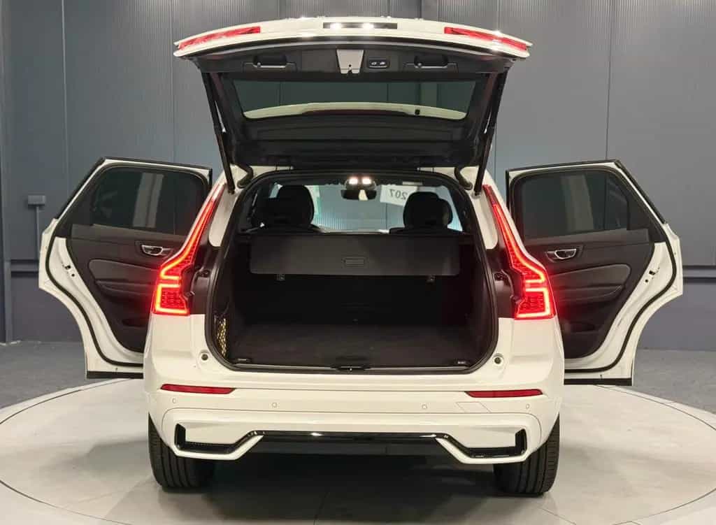 Volvo XC60 R-Design AWD *AHK*360*Standhzg*HIFI* 11/2021-photo-3