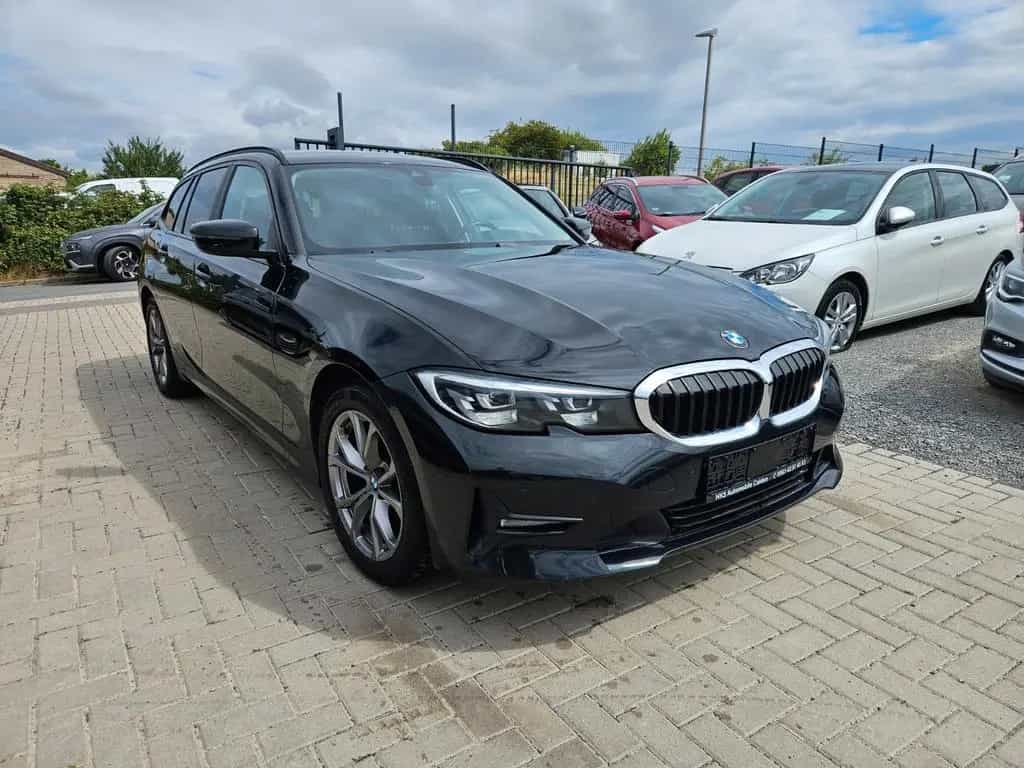 BMW 320 Baureihe 3 Touring 320 d xDrive Advantage 12/2020-photo-1