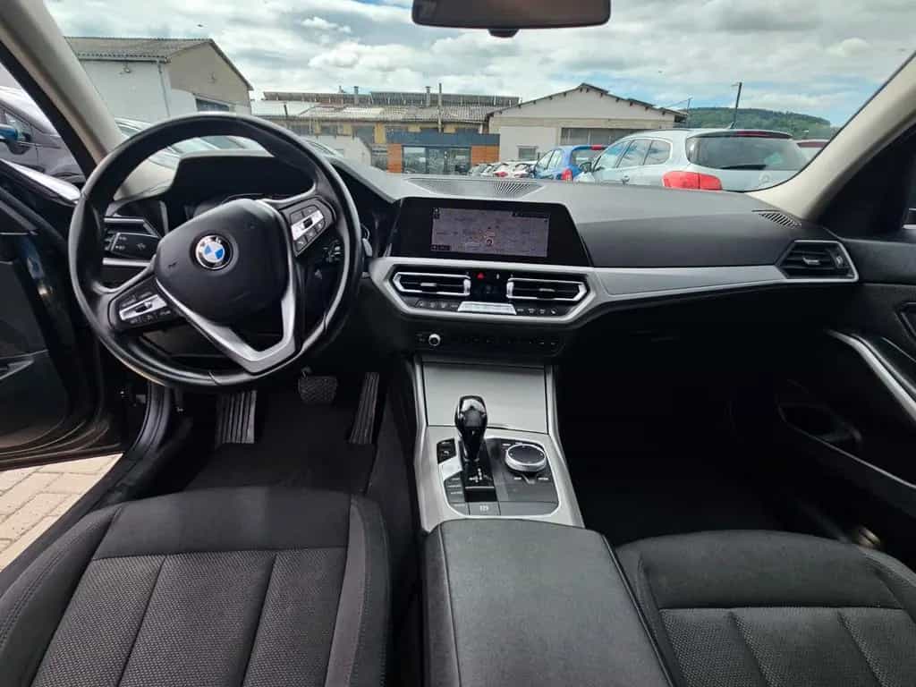 BMW 320 Baureihe 3 Touring 320 d xDrive Advantage 12/2020-photo-11