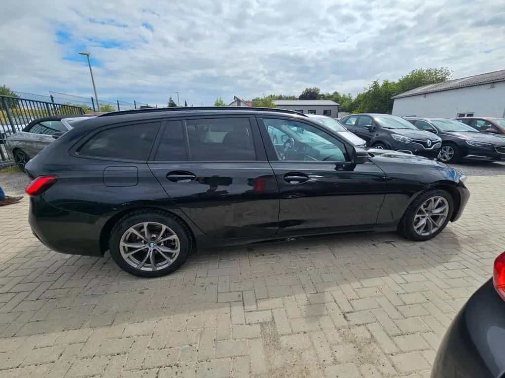 BMW 320 Baureihe 3 Touring 320 d xDrive Advantage 12/2020-photo-2