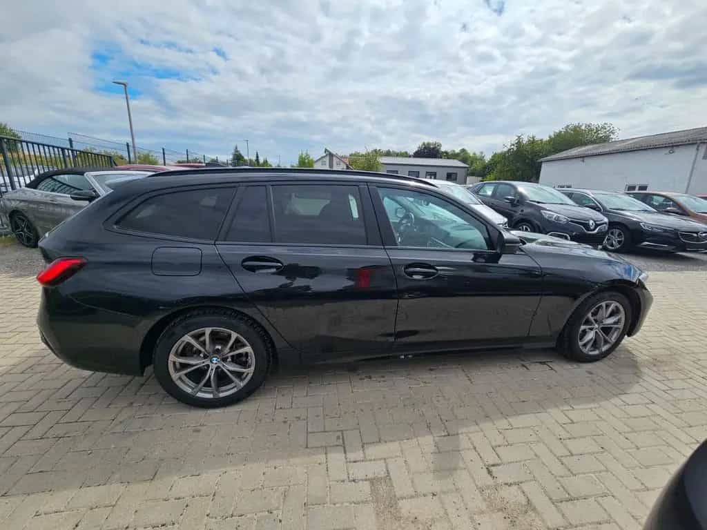 BMW 320 Baureihe 3 Touring 320 d xDrive Advantage 12/2020-photo-3