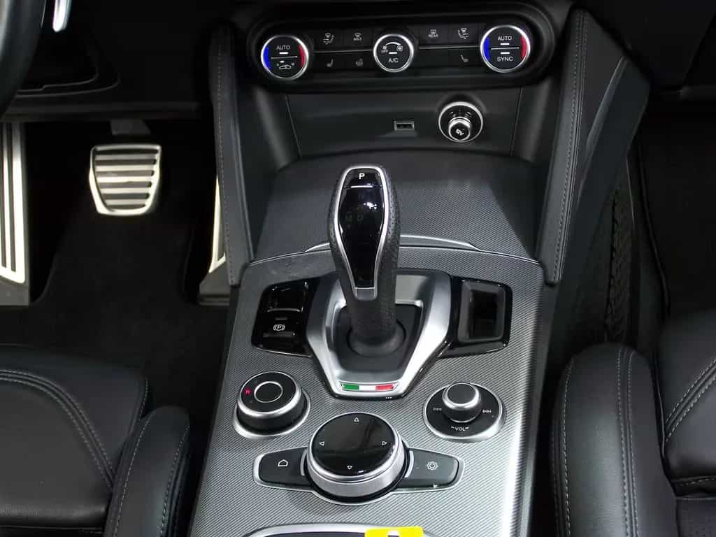 Alfa Romeo Stelvio Veloce Q4 LEDER+NAV+ACC+R20+SPORT-PAKET 04/2021-photo-9