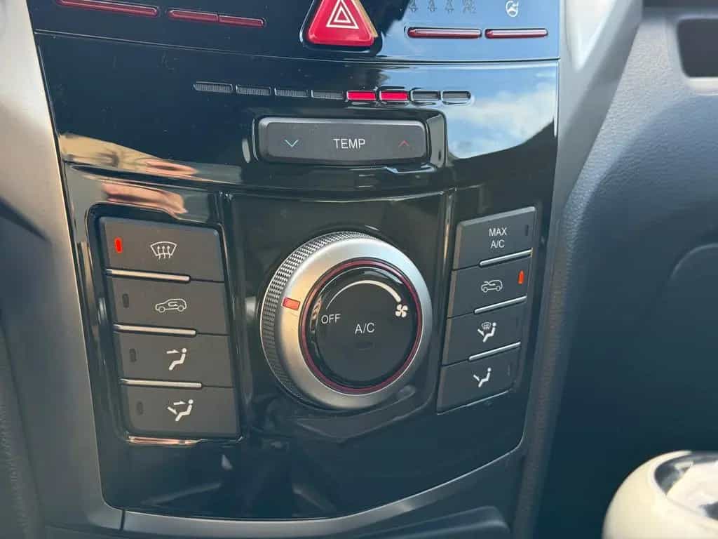 Ssangyong Tivoli Quartz 1.6 4x2 01/2018-photo-10