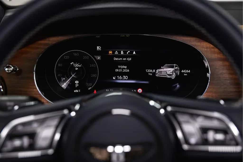 Bentley Bentayga EWB Azure V8 |Touring Spec|Comfort Spec 09/2023-photo-15