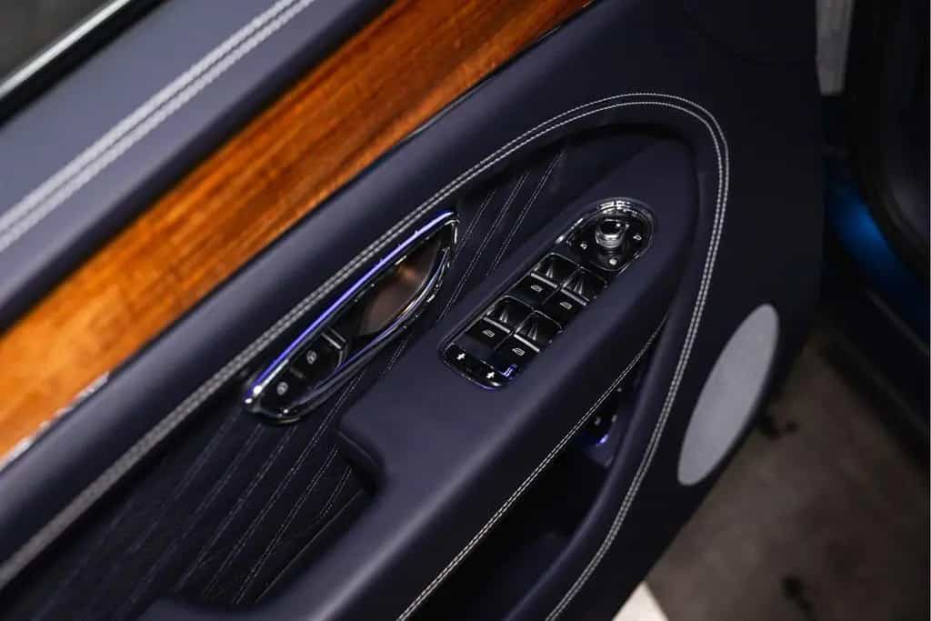 Bentley Bentayga EWB Azure V8 |Touring Spec|Comfort Spec 09/2023-photo-20
