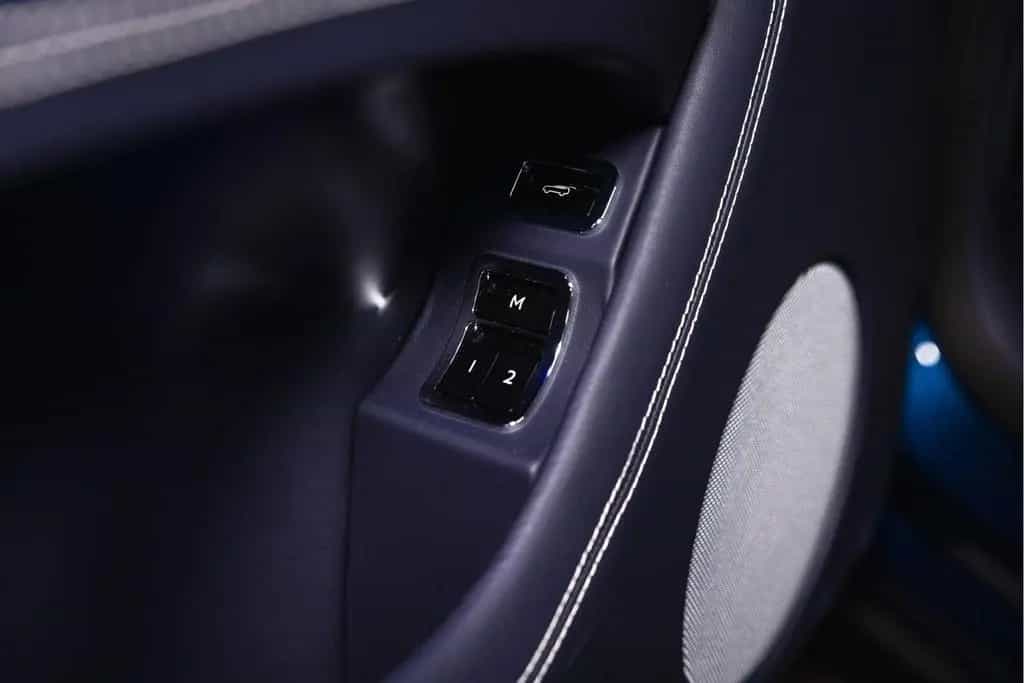 Bentley Bentayga EWB Azure V8 |Touring Spec|Comfort Spec 09/2023-photo-21