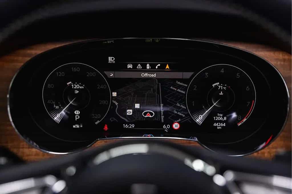 Bentley Bentayga EWB Azure V8 |Touring Spec|Comfort Spec 09/2023-photo-25