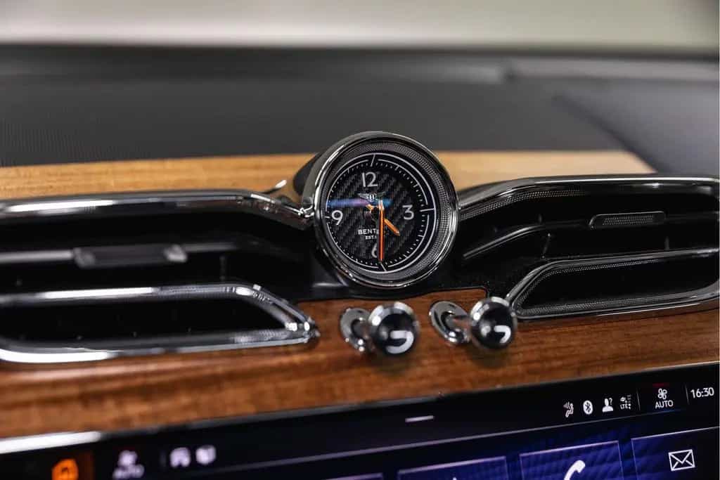 Bentley Bentayga EWB Azure V8 |Touring Spec|Comfort Spec 09/2023-photo-27