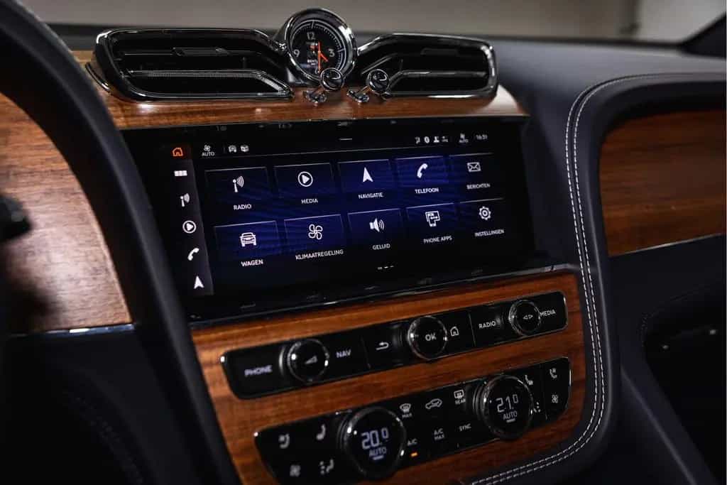 Bentley Bentayga EWB Azure V8 |Touring Spec|Comfort Spec 09/2023-photo-31
