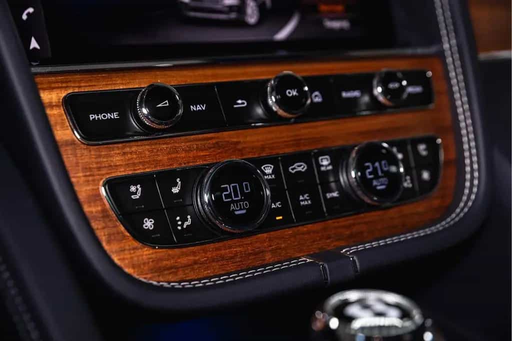 Bentley Bentayga EWB Azure V8 |Touring Spec|Comfort Spec 09/2023-photo-32