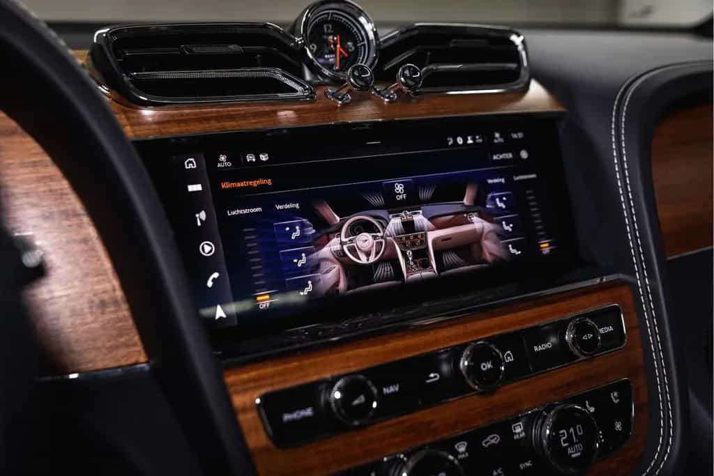 Bentley Bentayga EWB Azure V8 |Touring Spec|Comfort Spec 09/2023-photo-34